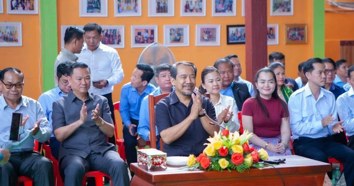 ឯកឧត្តម កែវ រ៉េមី ទេសរដ្ឋមន្រ្តី បានចុះសួរសុខទុក្ខ និងនាំយកថវិកា គ្រឿងឧបភោគបរិភោគ ព្រមទាំងថ្នាំពេទ្យមួយចំនួនប្រគល់ជូនសមាគមស្នាមញញឹមថ្មីនៃក្ដីសង្ឃឹមរបស់កុមារ។