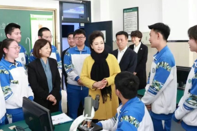 លោកស្រី Peng Liyuan ថ្លែងសុន្ទរកថាជាលាយលក្ខណ៍អក្សរក្នុងសន្និសីទតាមប្រព័ន្ធវីដេអូនៃទិវាពិភពលោកកម្ចាត់រោគរបេងឆ្នាំ២០២៥របស់អង្គការសុខភាពពិភពលោក