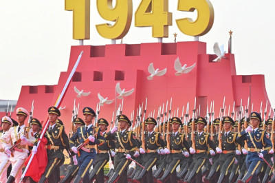 ចិនរៀបចំពិធីព្យុហយាត្រានិងត្រួតពលយ៉ាងឱឡារិកនៅទីលានធានអានមេននៅទីក្រុងប៉េកាំង